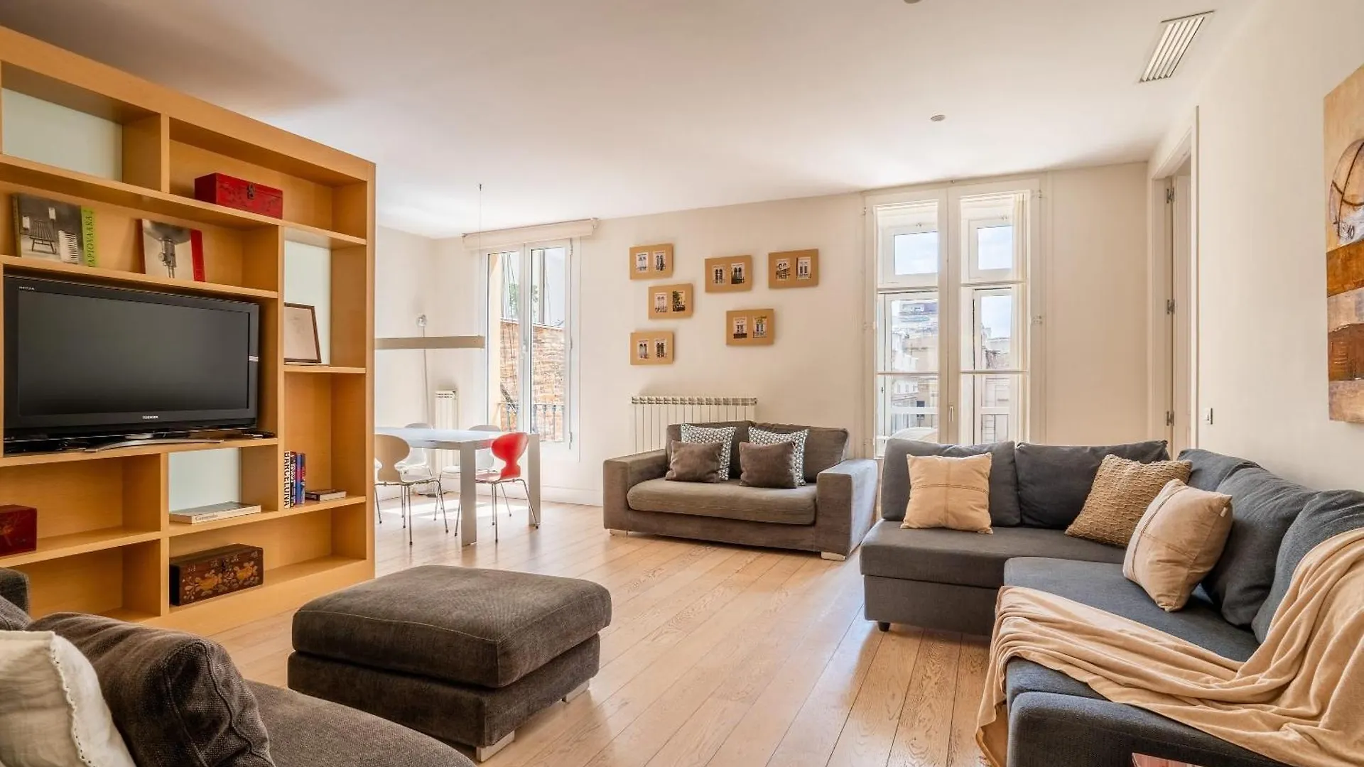 Classy 3Bed 3Bath Apartment In Eixample Barselona