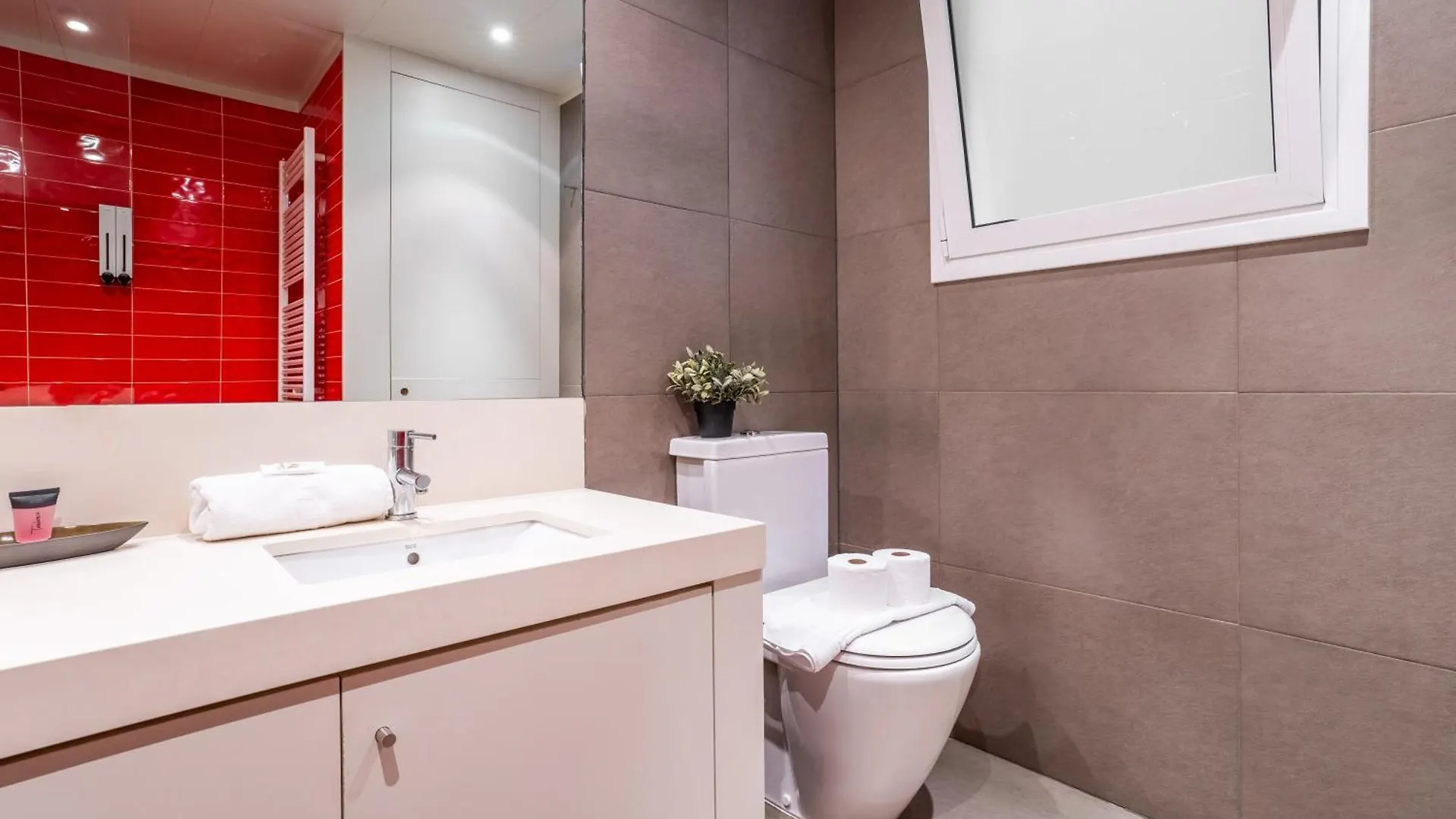 Classy 3Bed 3Bath Apartment In Eixample Barselona 0*,