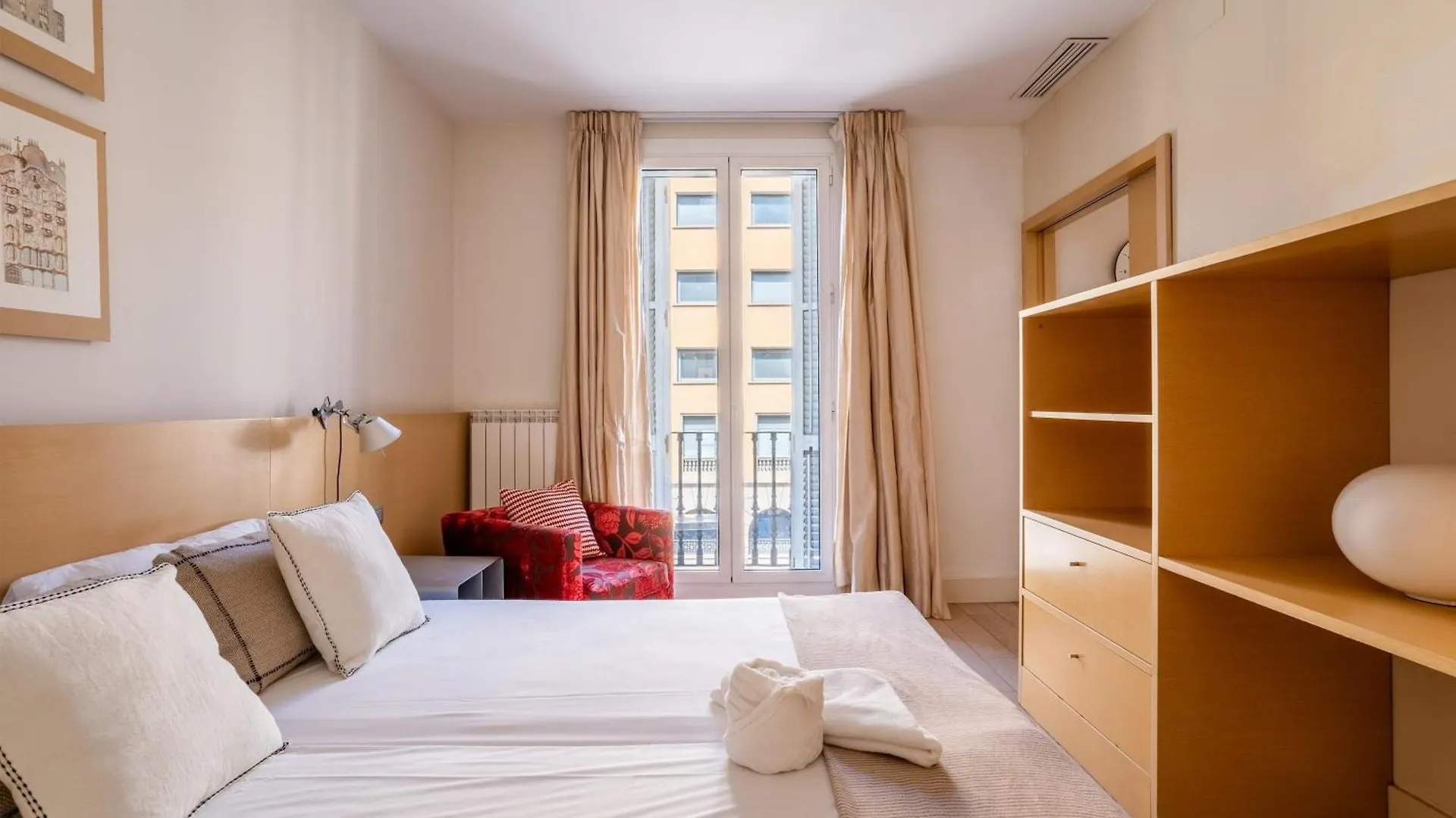 Classy 3Bed 3Bath Apartment In Eixample Barselona